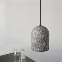 LEDVANCE Decor Pill dekorative Pendelleuchte mit pillenförmigem Lampenschirm, 150mm, mit E27 Fassung, aus schwarzem Terrazzo, IP20